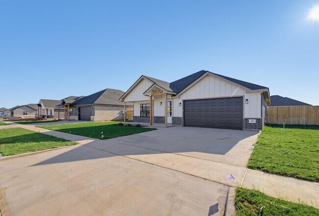 Building Photo - 7659 Lake Ridge Pkwy