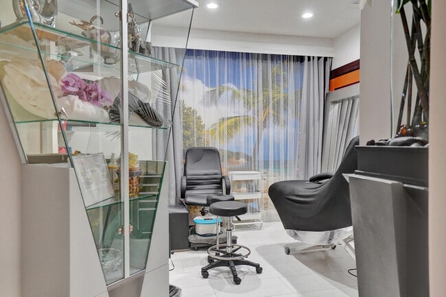 Building Photo - 610 W Las Olas Blvd