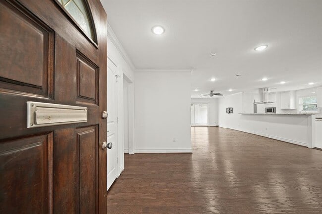 Building Photo - 4427 Sarong Dr