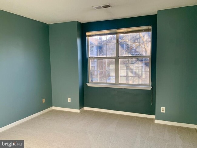 Building Photo - 20301 Beechwood Terrace