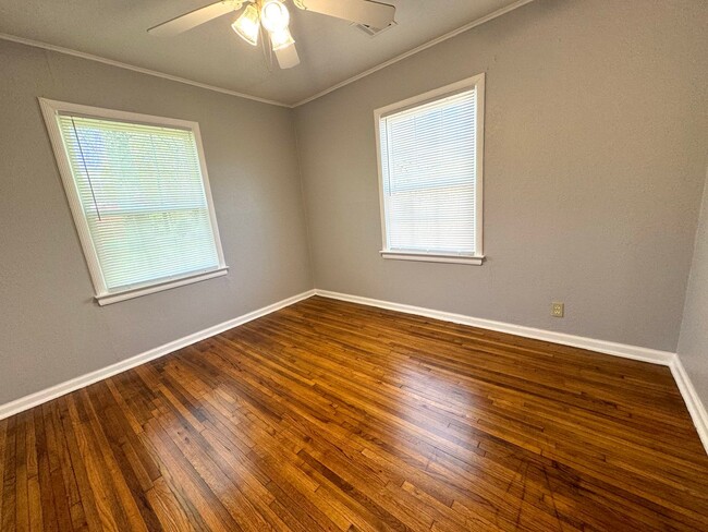 Building Photo - Beautiful 2 bedroom 1 bath home!