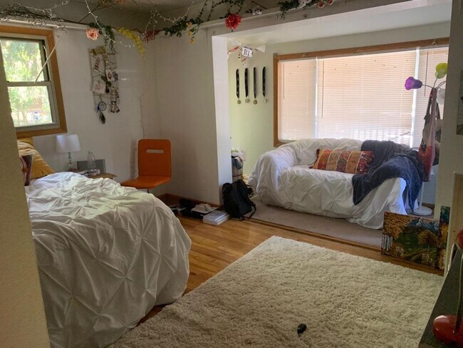 Building Photo - 910 Bungalow Ct