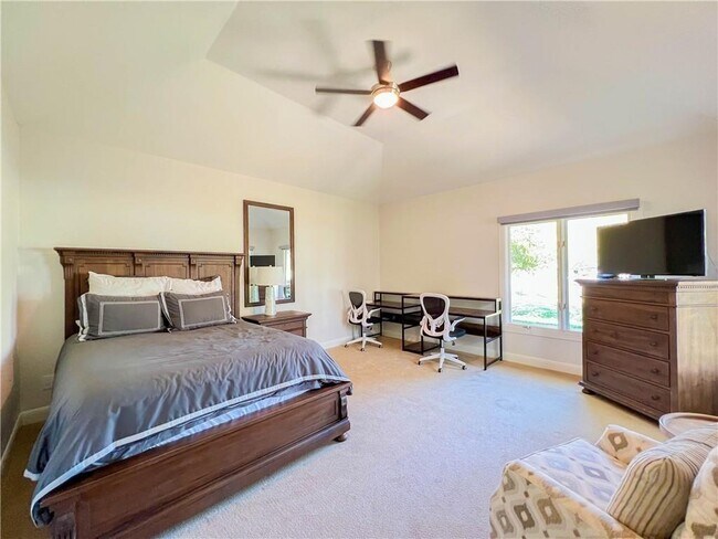 Building Photo - 1707 Clubhouse Hill Dr