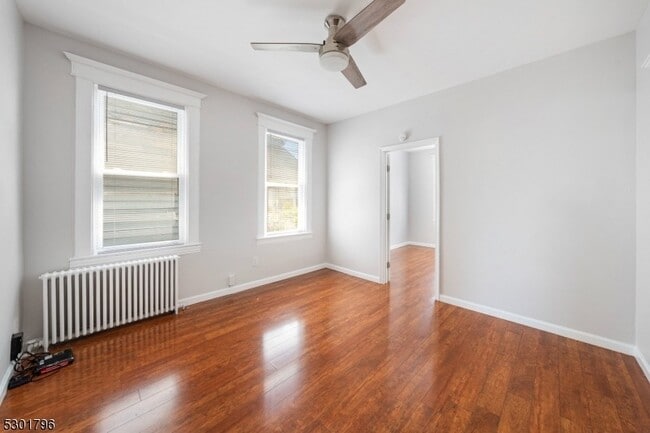 Building Photo - 129 W 15th St