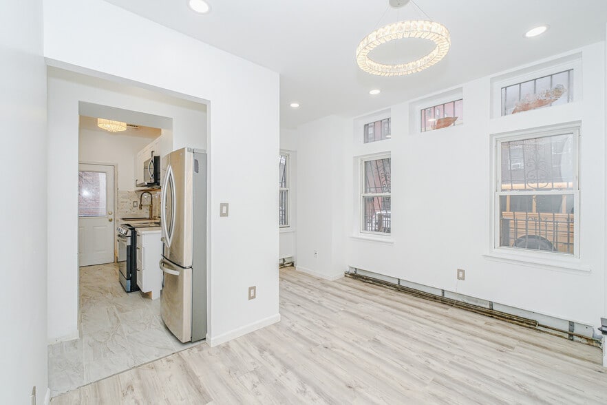 Building Photo - 384 Lafayette Ave