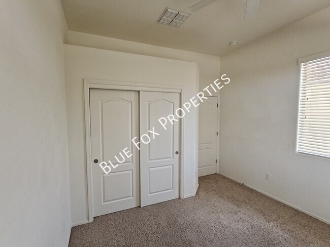 Building Photo - 324 N Oak Tree Canyon Loop