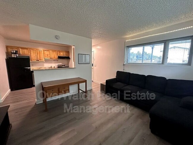 Building Photo - 3105 W 33rd Ave