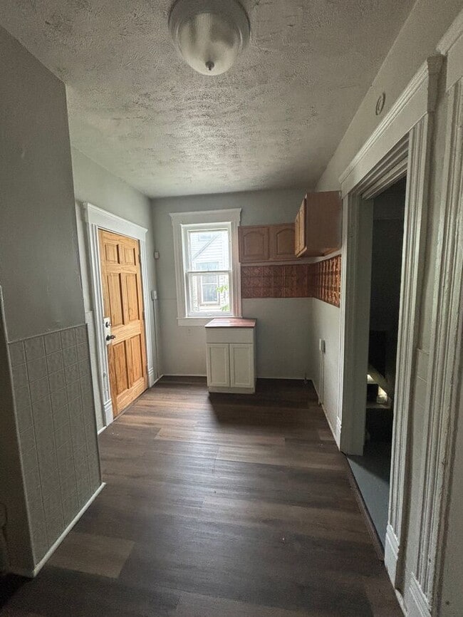 Building Photo - Stunning 4 beds 1 bath in Cleveland!