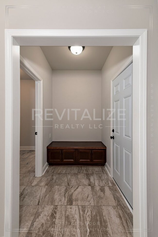 Building Photo - Stunning 3/2 in Foley Gated Community