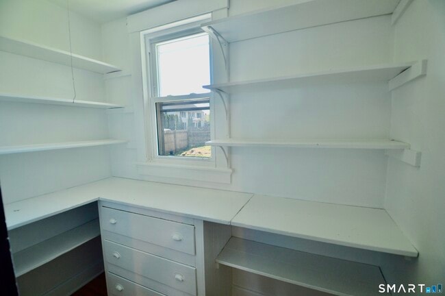 Building Photo - 48 Riverview Pl