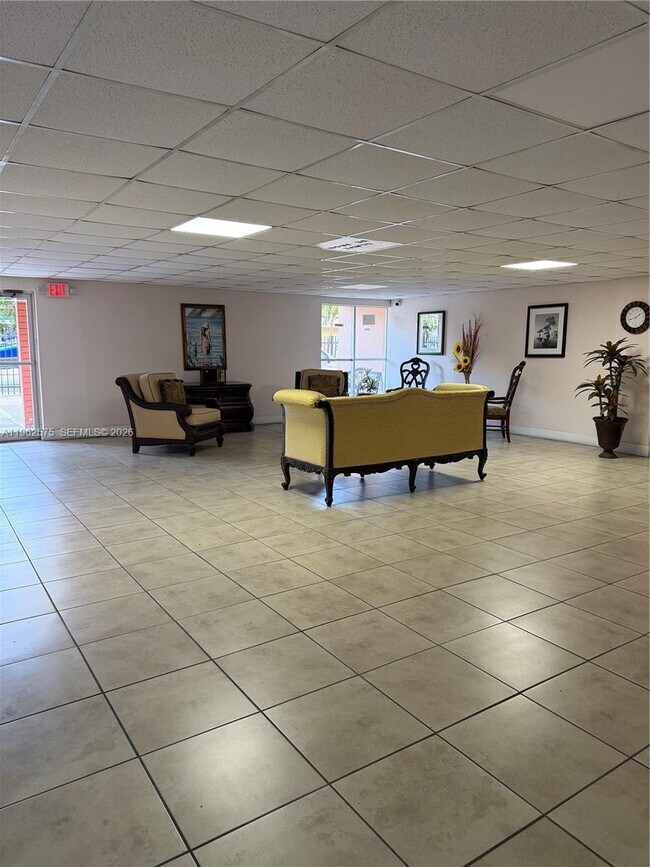 Building Photo - 6190 W 19th Ave