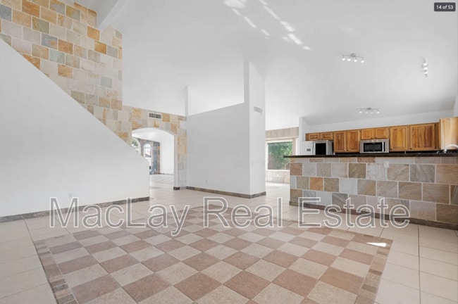 Building Photo - 395 W Sagebrush St