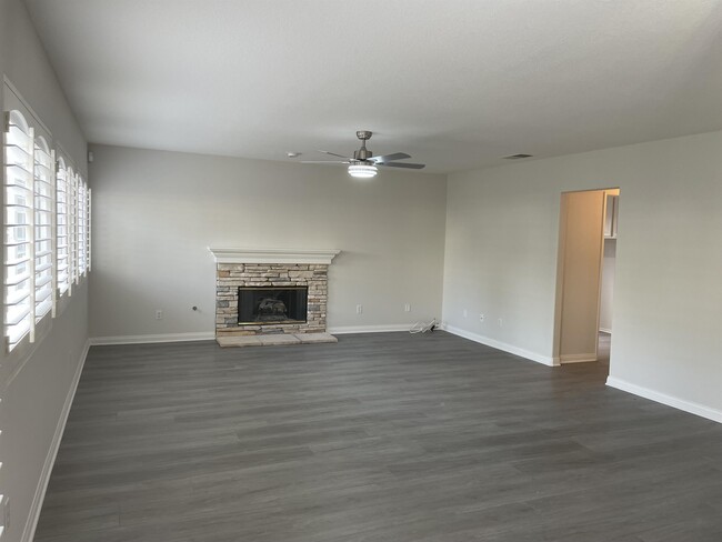 Building Photo - 1167 Innisfree Ct