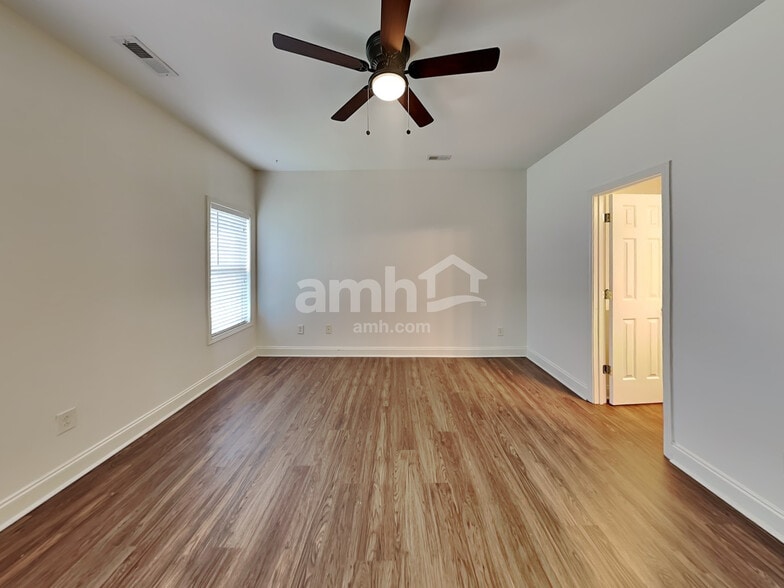 Building Photo - 4002 Sages Ave