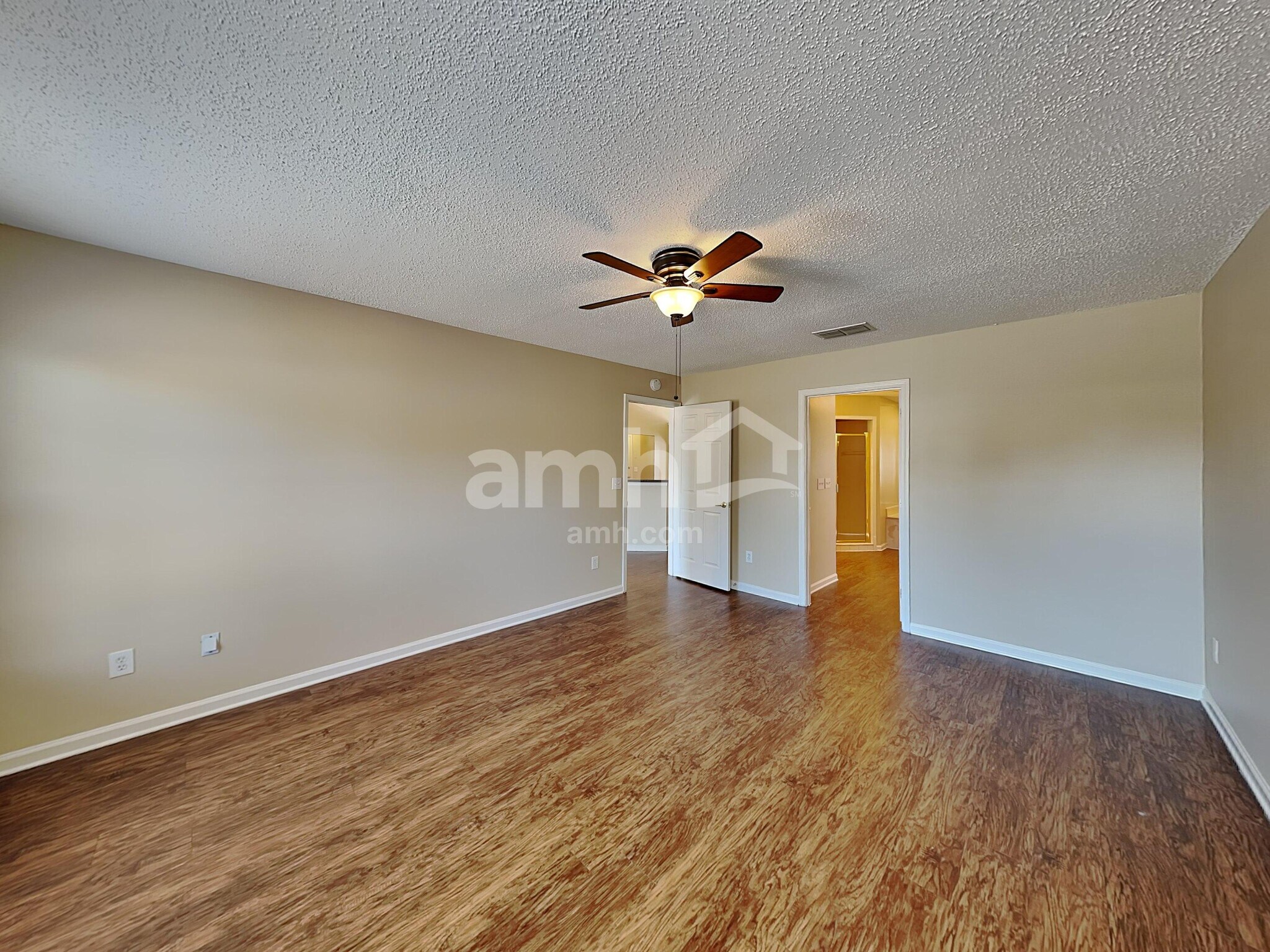 Building Photo - 468 Hillside Dr