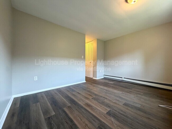 Building Photo - 510 Woodridge St NE