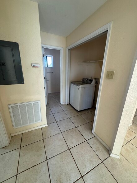 Building Photo - 3101 Barrios St