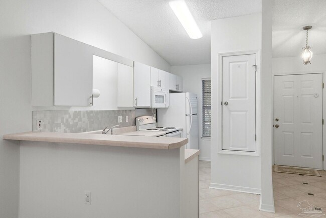 Building Photo - 2527 Trailwood Dr
