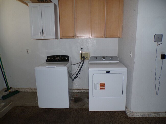 Building Photo - Beautiful East Modesto Home located in Sylvan School District