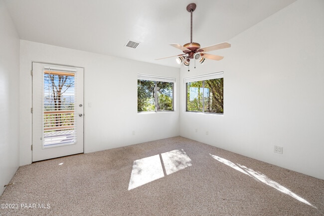 Building Photo - 2049 Meadowbrook Rd