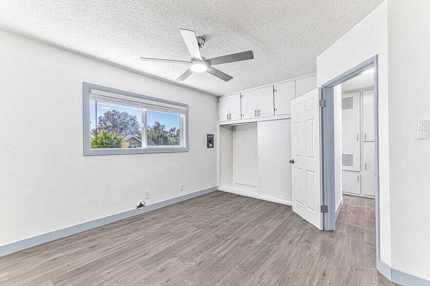 Building Photo - 210 E 29th St