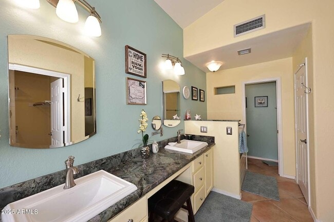 Building Photo - 359 W Brisa Dr