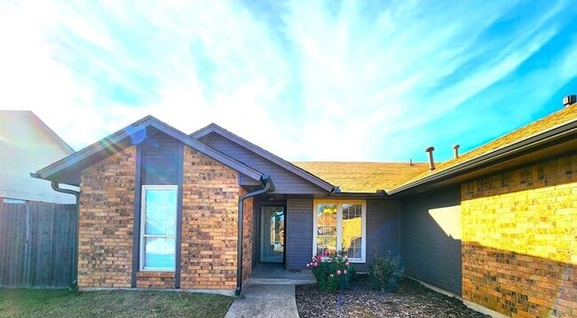 Building Photo - 3 Bed 2 Bath Home-Choctaw Trails Sec I Addition