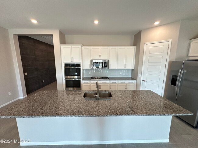 Building Photo - 12474 N Appling Ave