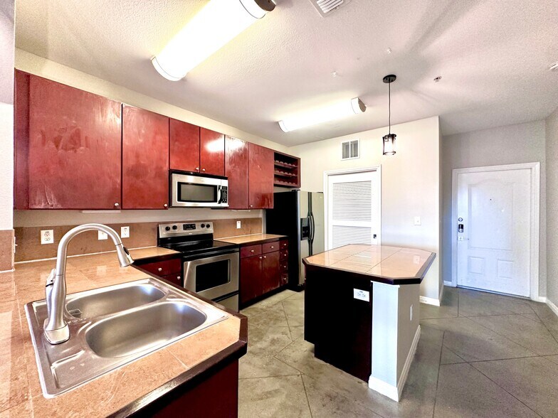 Building Photo - 2505 San Gabriel
