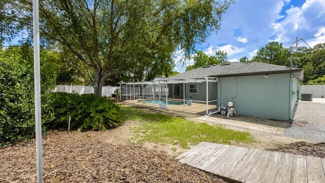 Building Photo - 2469 Lackland Ave