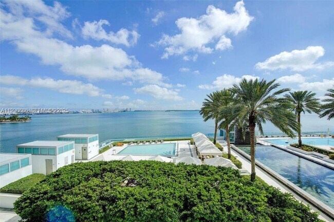 Building Photo - 1331 Brickell Bay Dr