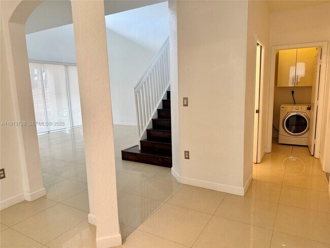 Building Photo - 10802 NW 84th Ln