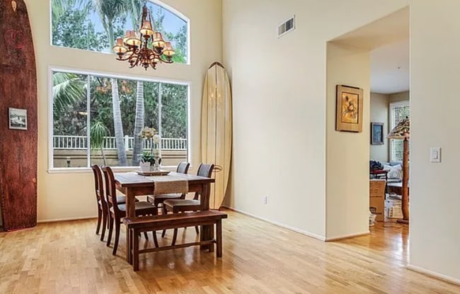 Building Photo - 43 Chapital