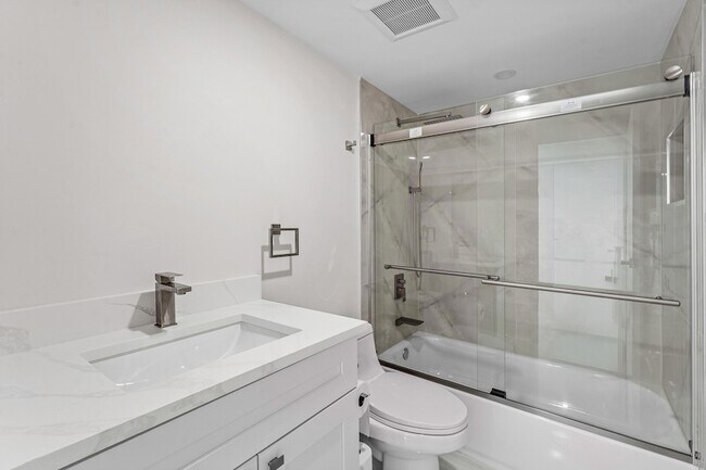 Building Photo - 5460 N Ocean Dr