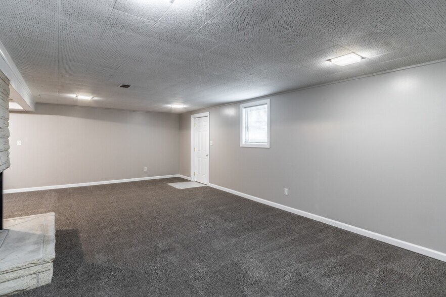 Building Photo - 1218 Sunset Dr