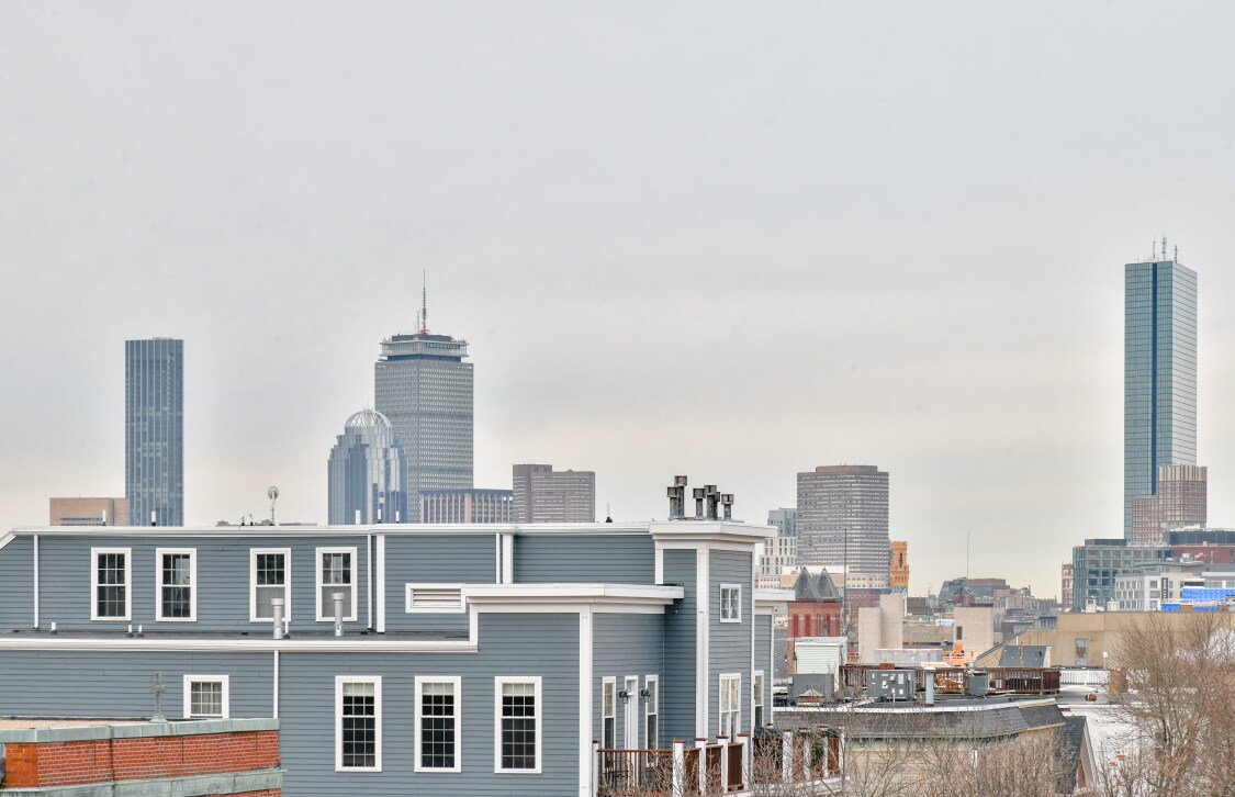 Building Photo - 388 W 4th St