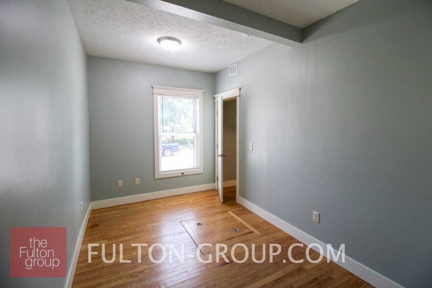 Building Photo - 849 Lake Dr SE