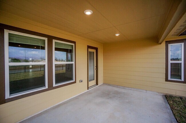 Building Photo - 1234 Oak Barrel Run