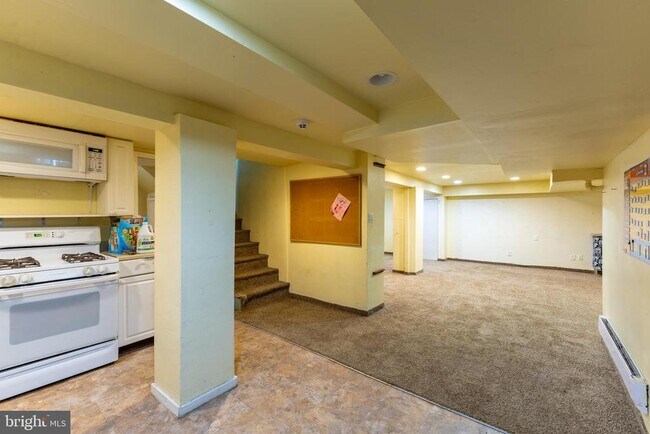 Building Photo - 2216 Georges Ln