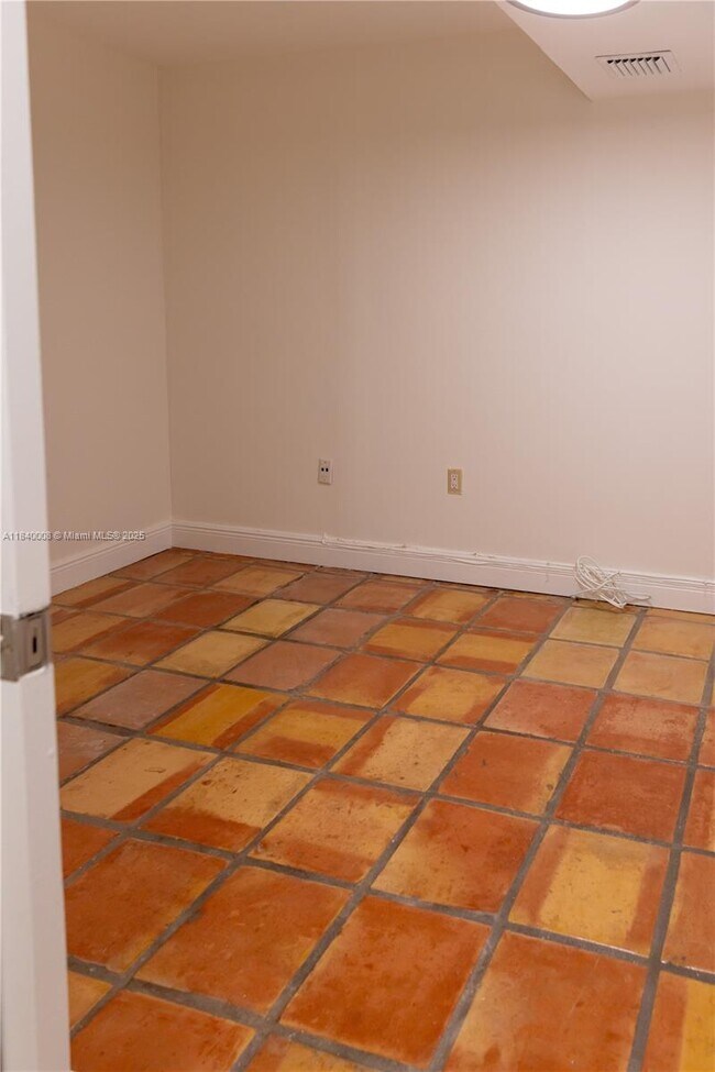 Building Photo - 6423 Collins Ave