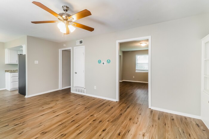 Building Photo - 3310 Ridgehaven St