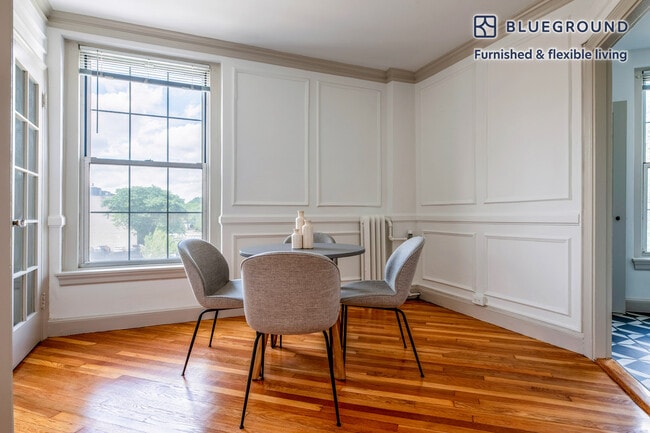 Building Photo - 1284 Beacon St