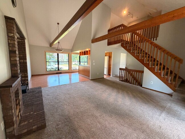 Building Photo - 1795 Forest Lake Dr SE