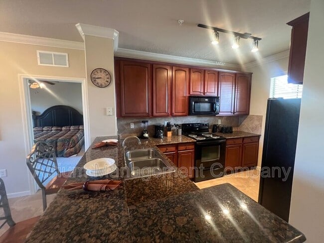 Building Photo - 903 Charo Pkwy