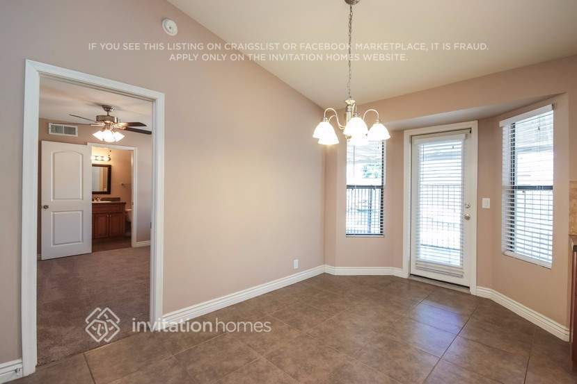 Building Photo - 9020 W Las Palmaritas Dr