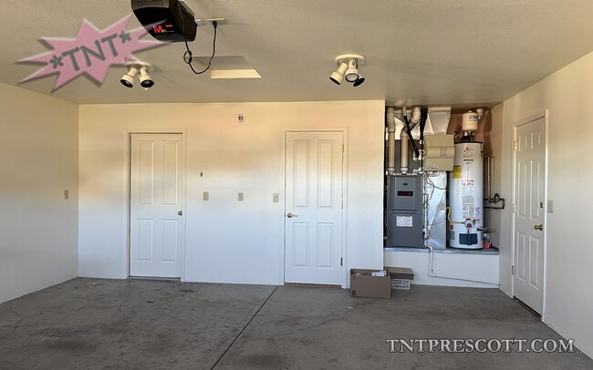 Building Photo - Home in Cliff Rose HOA ~ Winter Special!!