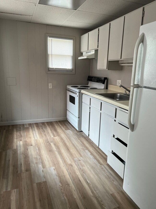 Primary Photo - 2 Bedroom updated townhouse w/off Street p...