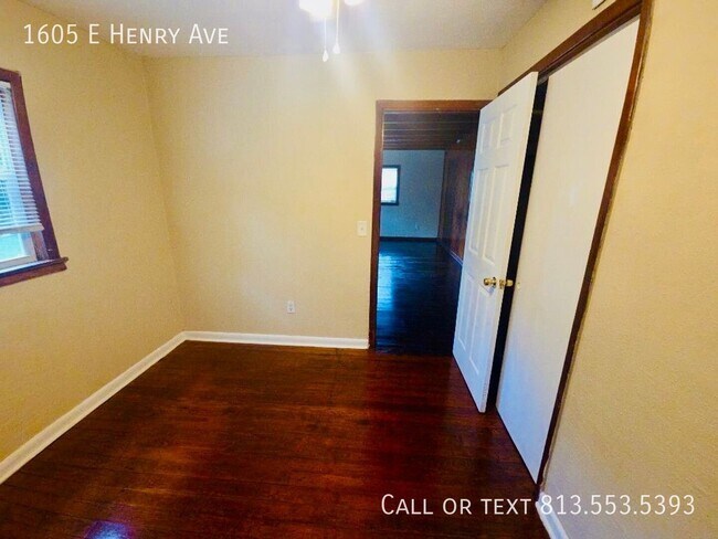 Building Photo - 1605 E Henry Ave
