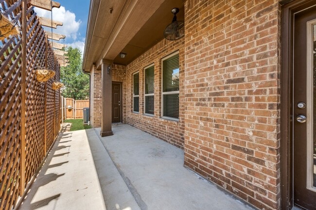 Building Photo - Beautiful 2-Bedroom + Study Home in the Highly Desirable Viridian Community!