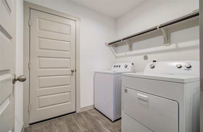 Building Photo - 10602 Great Basin Dr